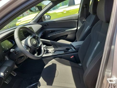 Certified 2025 Hyundai Elantra Sport FWD image 12