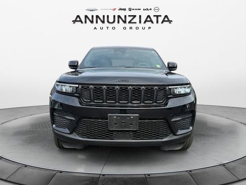 Used 2023 Jeep Grand Cherokee Altitude image 8