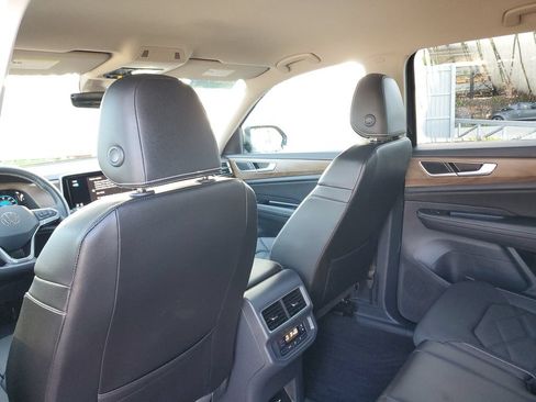 Certified 2024 Volkswagen Atlas SE FWD image 17