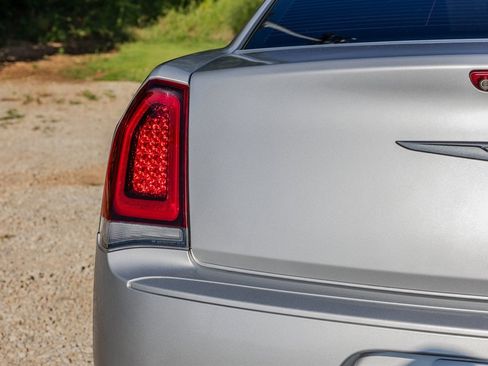 Used 2022 Chrysler 300 S RWD image 9