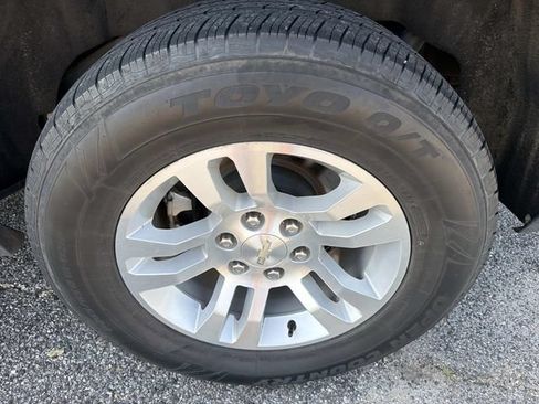 Used 2019 Chevrolet Suburban LT RWD image 34