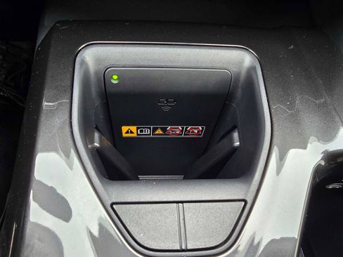 Used 2025 Toyota Crown Signia XLE image 33