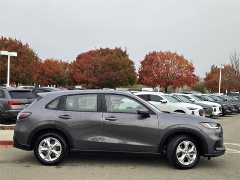 Certified 2025 Honda HR-V LX image 3