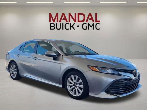 Used 2020 Toyota Camry LE FWD image 4