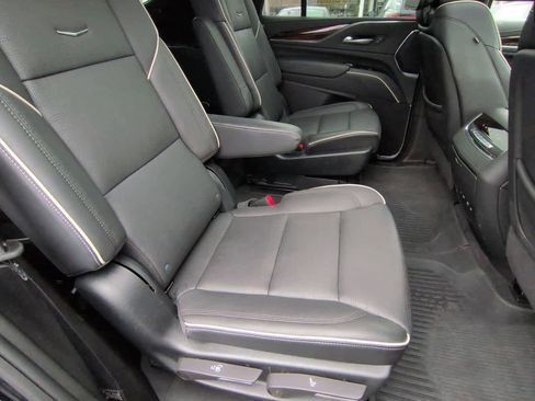 Used 2023 Cadillac Escalade Premium Luxury image 21