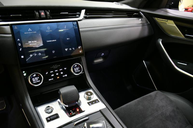 Used 2023 Jaguar F-PACE SVR AWD/4WD image 29