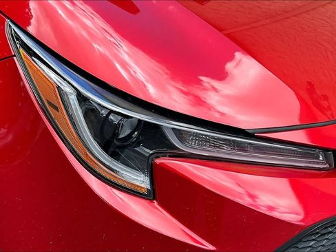 Used 2021 Toyota Corolla LE FWD image 28