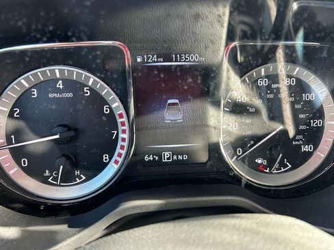 Used 2018 Nissan Titan SV w/ SV Convenience Package RWD image 18