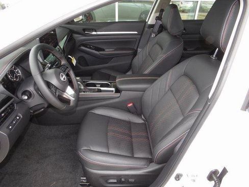 Used 2025 Nissan Altima 2.5 SR w/ SR Premium Package image 15