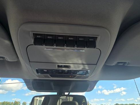Used 2023 Ford F250 Lariat w/ Sport Appearance Package AWD/4WD image 28