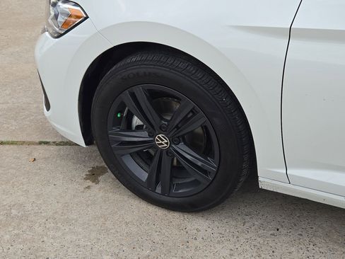 Used 2023 Volkswagen Jetta SE w/ Panoramic Sunroof Package image 11