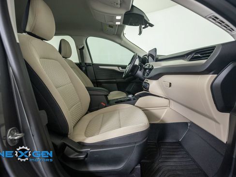 Used 2021 Ford Escape SE FWD image 41