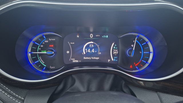 Used 2023 Chrysler Pacifica Limited FWD image 12