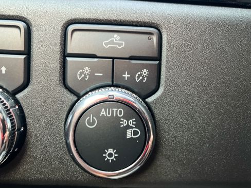 Used 2025 GMC Sierra 1500 SLE AWD/4WD image 16