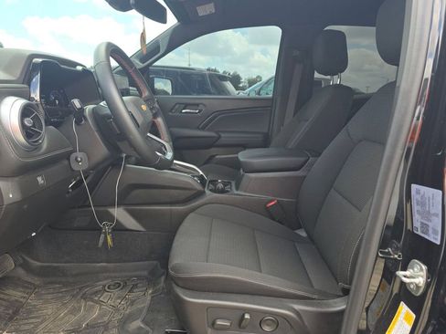 Used 2025 Chevrolet Colorado W/T w/ WT Convenience Package II RWD image 7