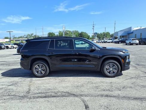 Used 2025 Chevrolet Traverse LT AWD/4WD image 16