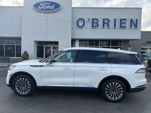 Used 2023 Lincoln Aviator Reserve w/ Equipment Group 201A image 2
