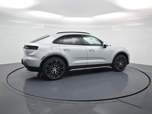 New 2025 Porsche Macan 4S Electric image 31