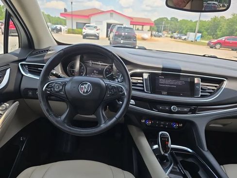 Used 2020 Buick Enclave Essence FWD image 13