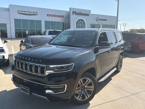 Used 2024 Jeep Wagoneer Series II w/ Flexible Seating Group AWD/4WD image 1