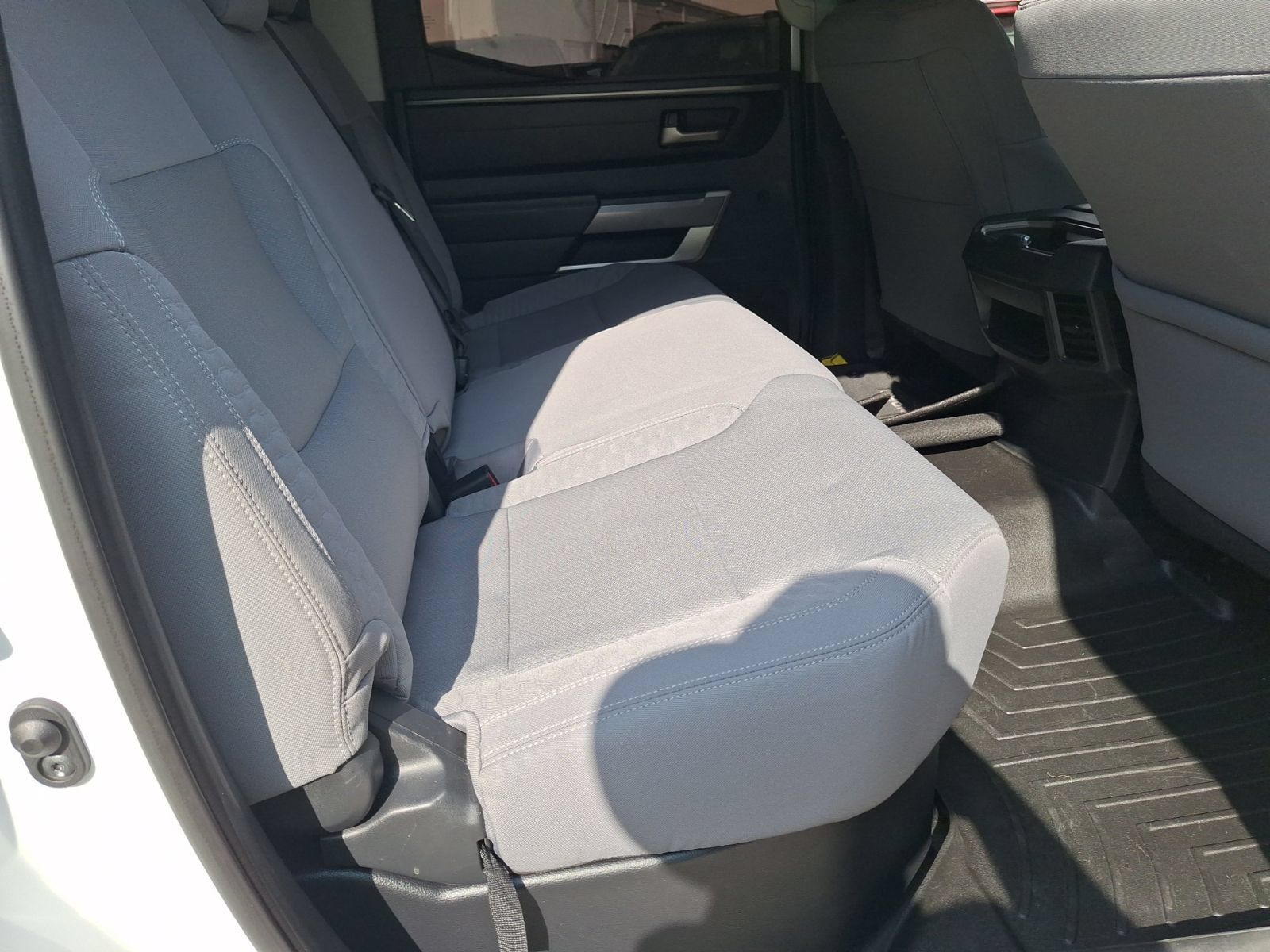 Used 2022 Toyota Tundra SR5 w/ SR5 Convenience Package AWD/4WD image 31