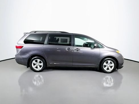 Certified 2017 Toyota Sienna LE FWD image 9