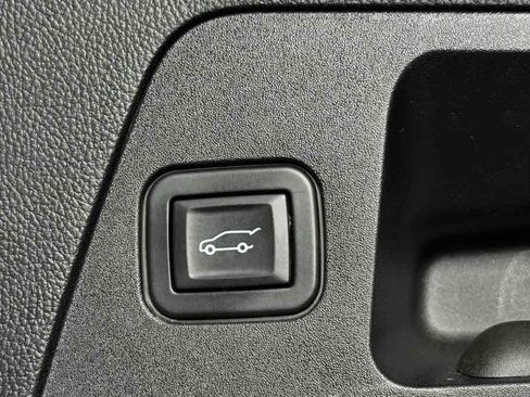 Used 2019 Buick Envision Essence FWD image 33