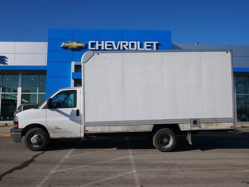 Used 2018 Chevrolet Express 4500 w/ Power Convenience Package image 2