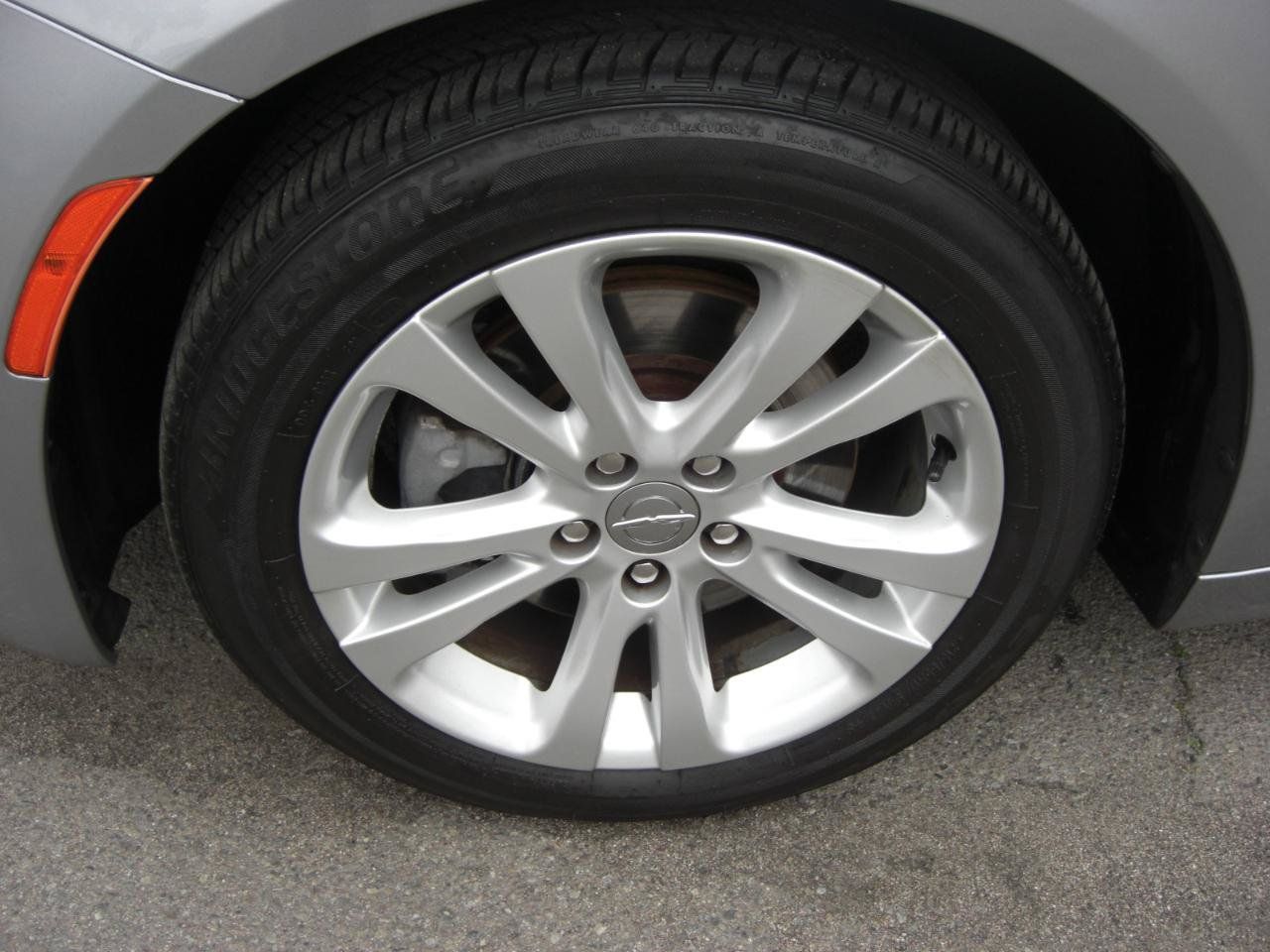 Used 2015 Chrysler 200 Limited FWD image 4