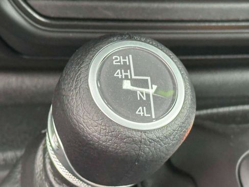 Used 2025 Jeep Wrangler Sport AWD/4WD image 22