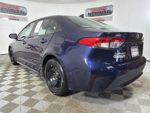 Used 2022 Toyota Corolla LE image 5