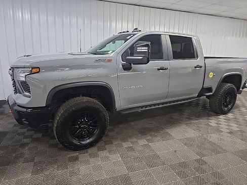 Used 2025 Chevrolet Silverado 2500 ZR2 w/ Technology Package AWD/4WD image 6