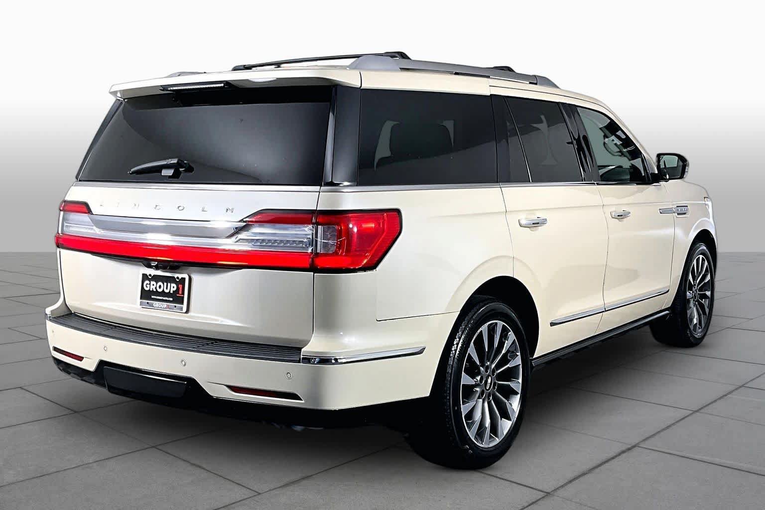 Used 2018 Lincoln Navigator Select w/ Cargo Package RWD image 12
