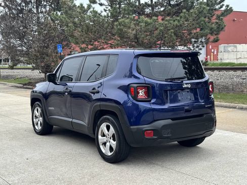 Used 2019 Jeep Renegade Sport FWD image 4