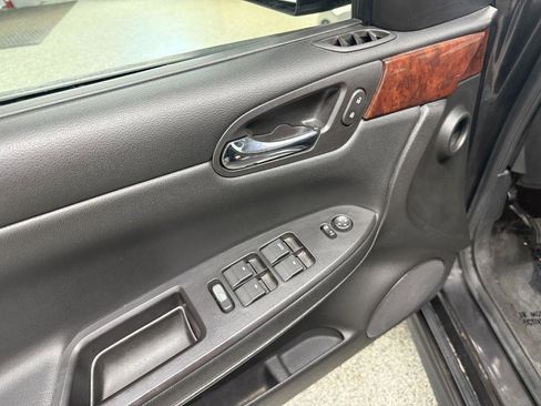 Used 2009 Chevrolet Impala LT FWD image 16
