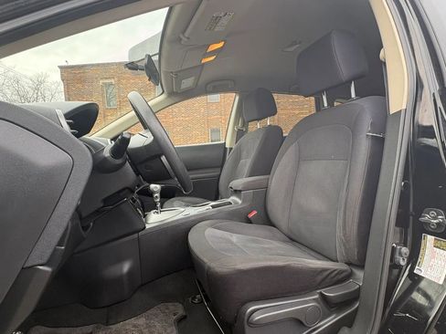 Used 2015 Nissan Rogue S w/ Convenience Package image 2