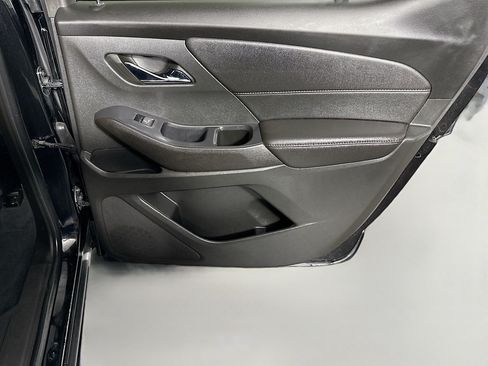 Used 2022 Chevrolet Traverse RS FWD image 28