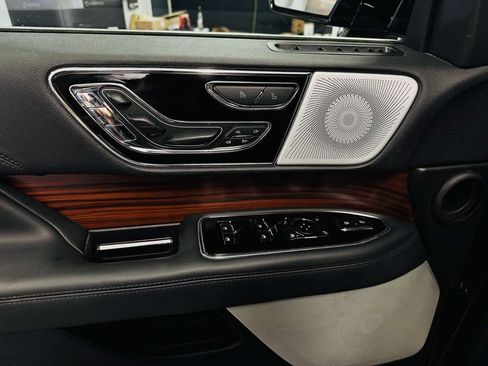 Used 2024 Lincoln Navigator Reserve AWD/4WD image 16