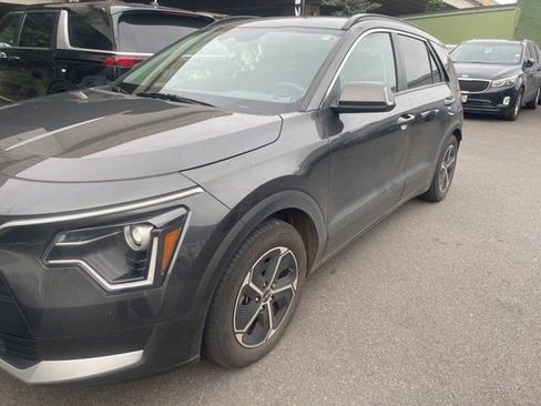 Used 2023 Kia Niro EX image 1