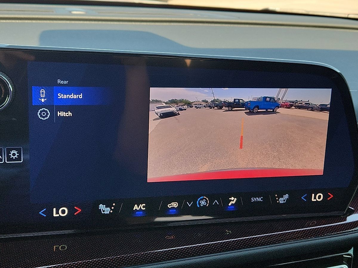 Used 2026 Chevrolet Traverse Z71 AWD/4WD image 9