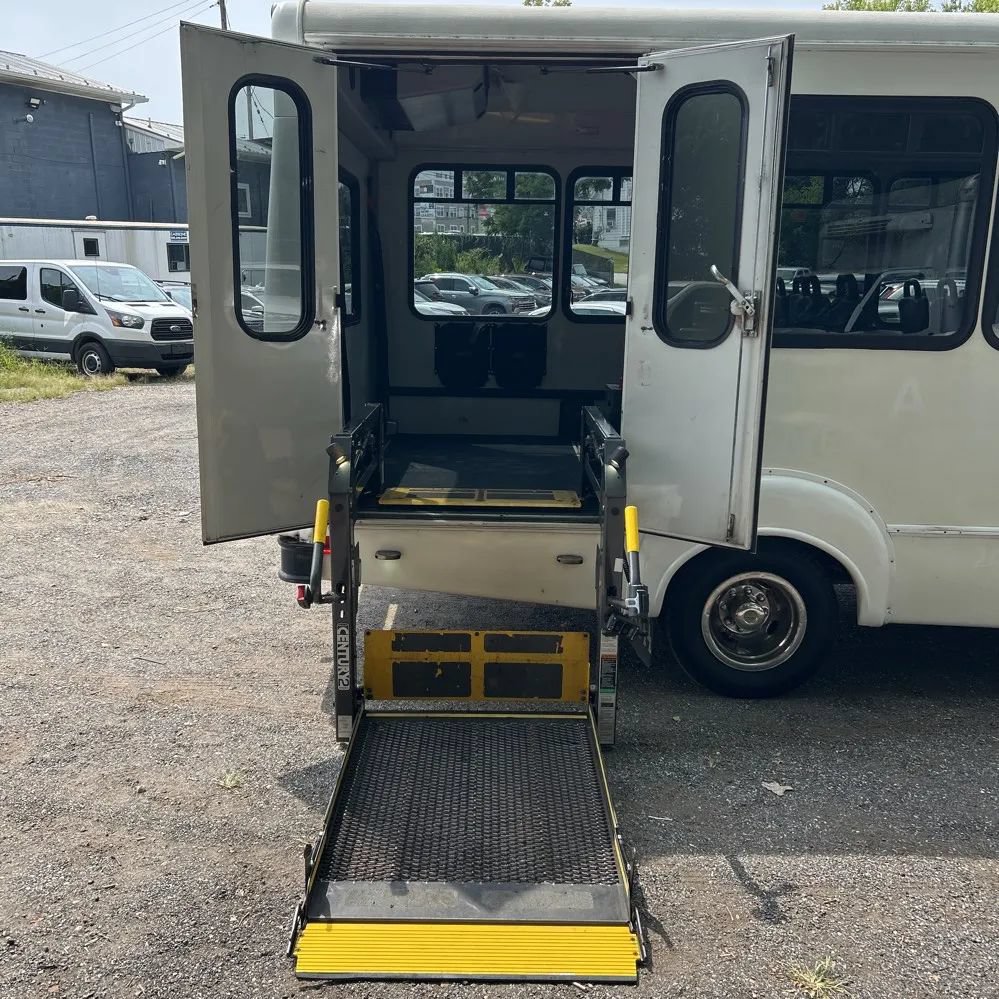 Used 2013 Ford E-350 and Econoline 350 Super Duty w/ Shuttle Bus Prep Pkg RWD image 39