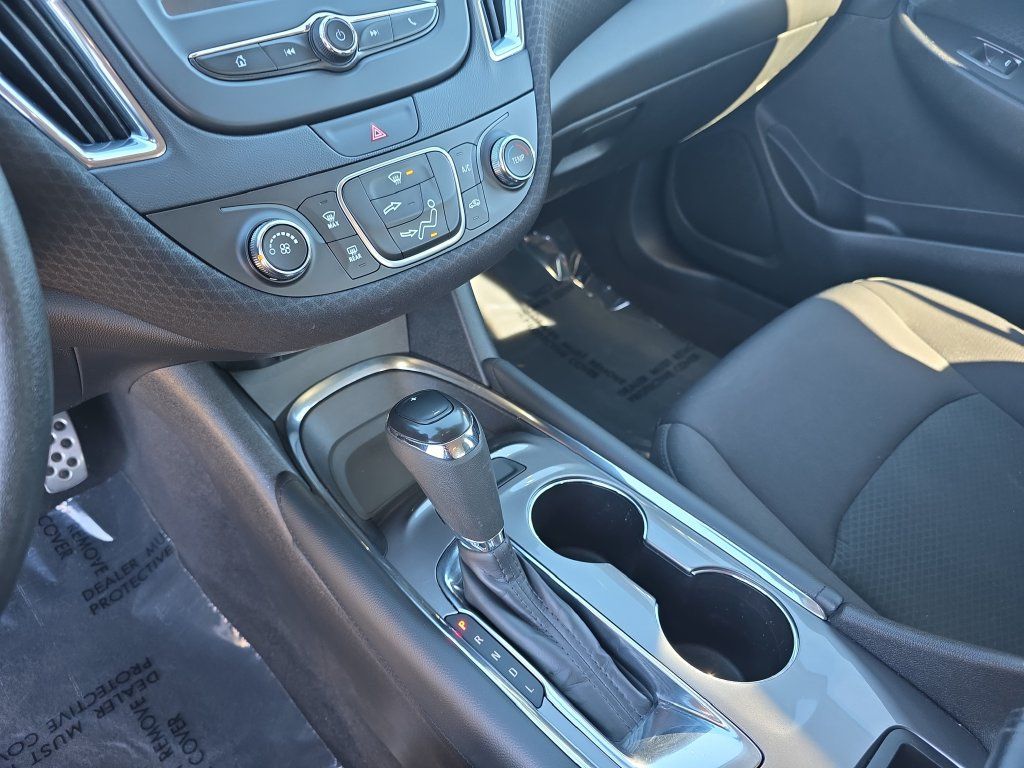 Used 2017 Chevrolet Malibu LT FWD image 23