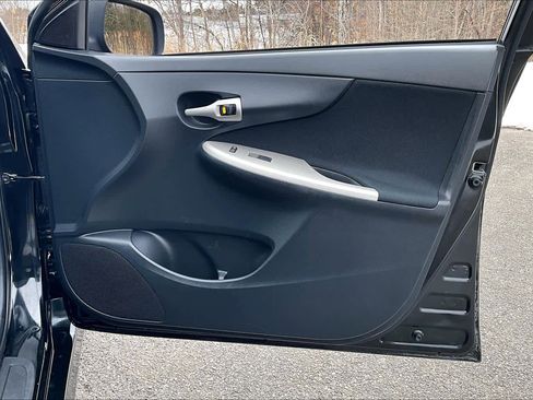 Used 2012 Toyota Corolla S image 23