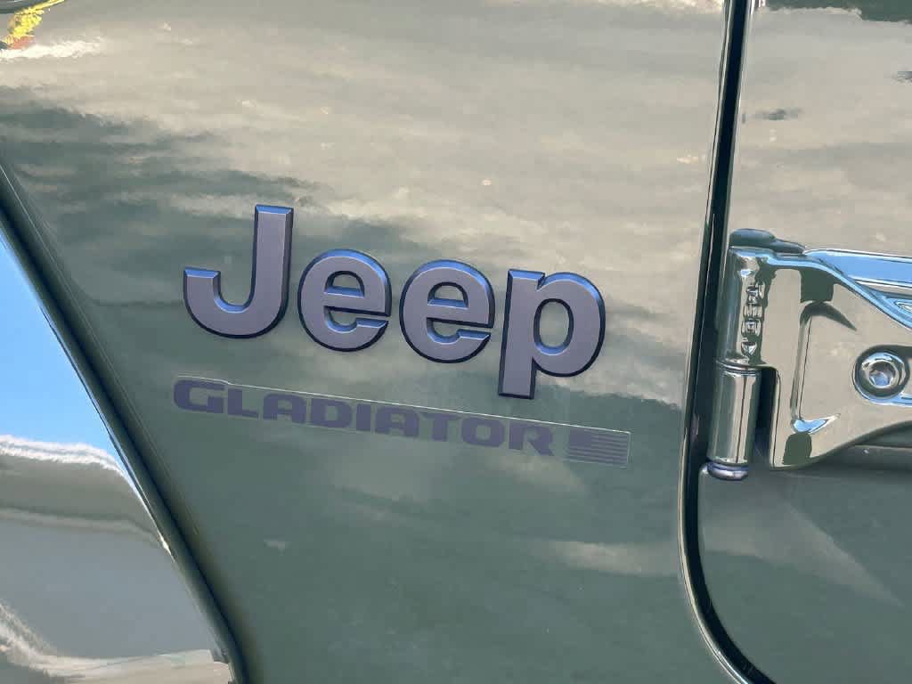 Used 2023 Jeep Gladiator Sport AWD/4WD image 6