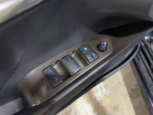 Used 2021 Toyota Camry SE image 18