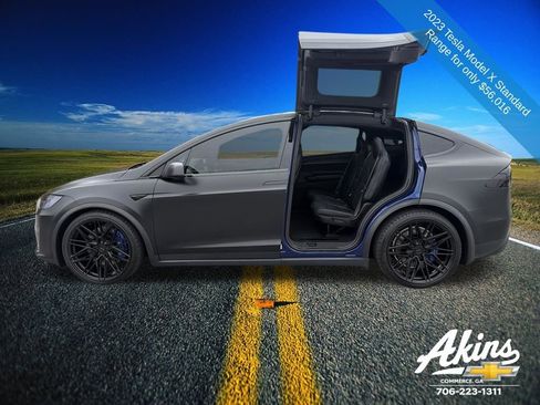 Used 2023 Tesla Model X image 2