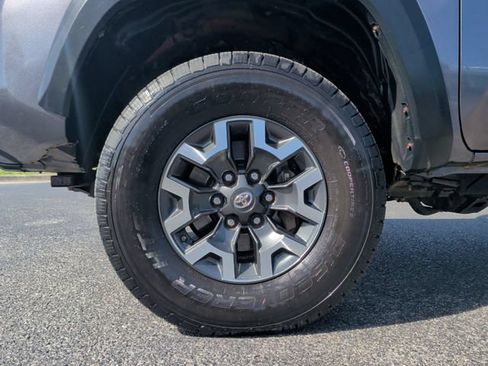 Used 2018 Toyota Tacoma TRD Off-Road AWD/4WD image 8