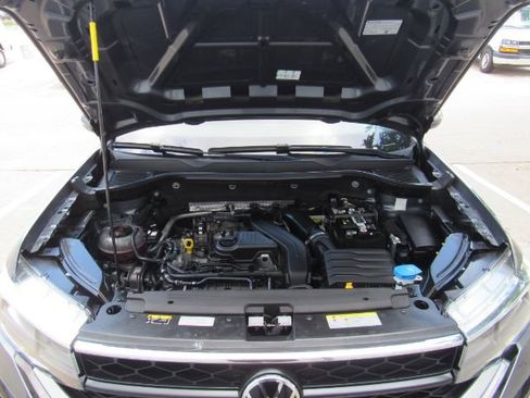 Used 2023 Volkswagen Taos SE image 53