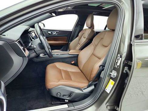 Used 2020 Volvo V60 T5 Momentum w/ Protection Package image 17