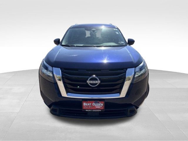 Certified 2024 Nissan Pathfinder SV FWD image 2